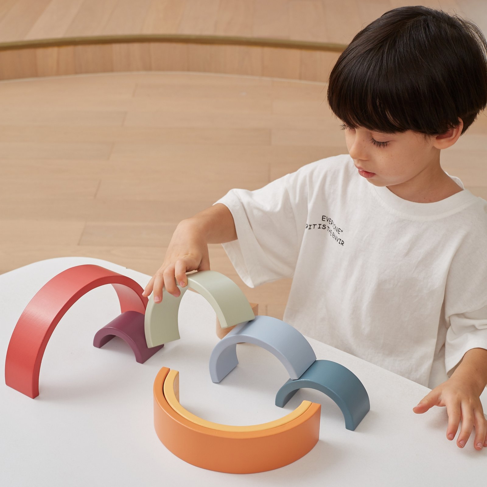 Medinė vaivorykštės dėlionė Montessori kaladėlės R44220 - Image 3