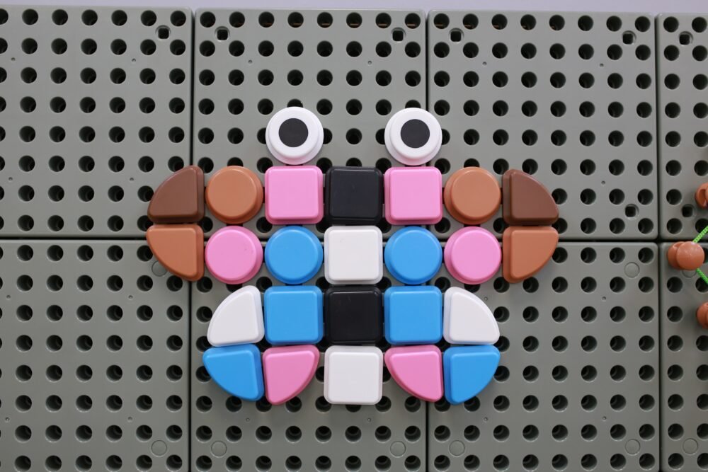 STEAM MASTERKIDZ  lentų geometrinių kištukų rinkinys 64 vnt. EDU14818 - Image 3
