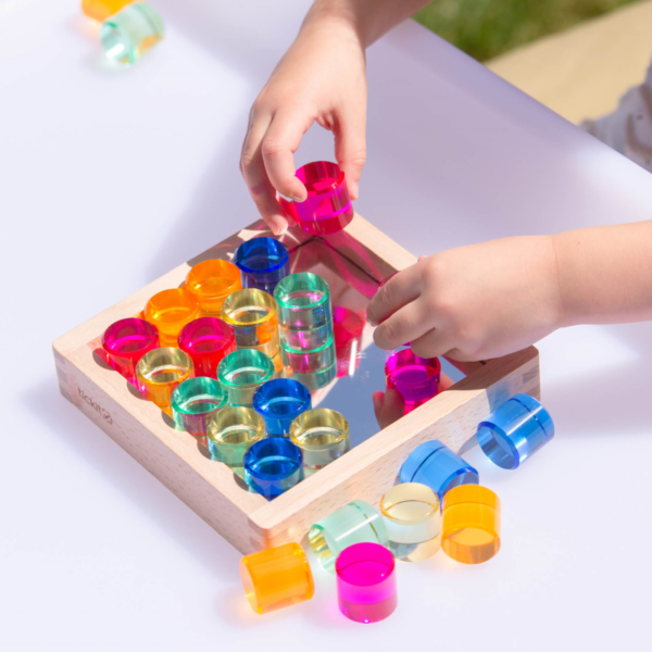 Skaidrūs ratukai dėžutėje su veidrodžiu